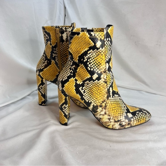 ALDO Aurellane Faux Snakeskin Pattern Yellow Black Booties Womens Size Size 9 - Picture 4 of 9
